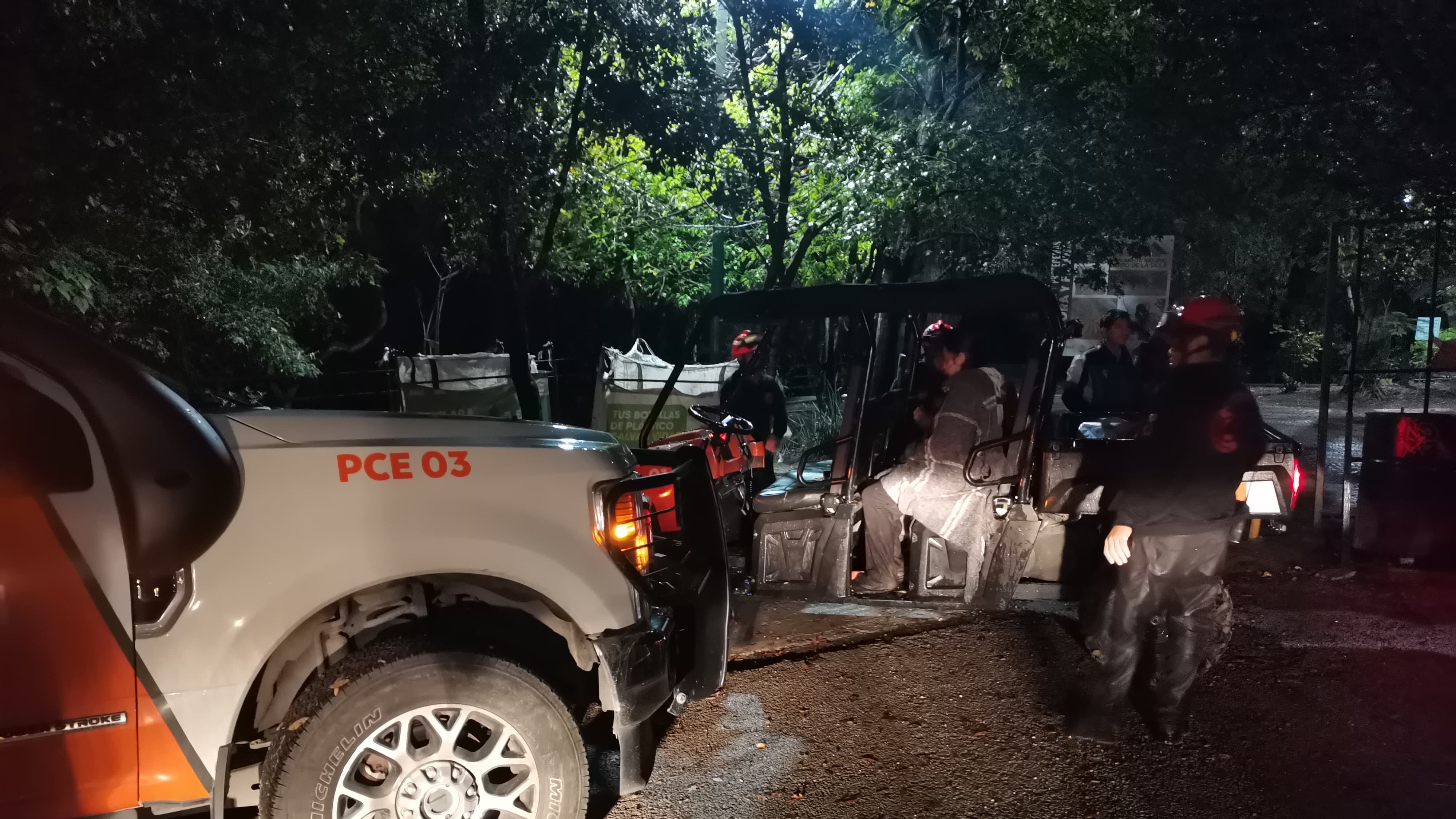 El rescate concluyó casi a las 04:00 horas de este lunes.