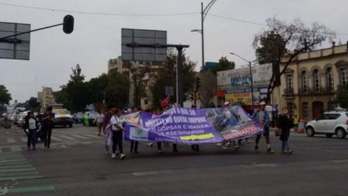 Marcha por feminicidio de Lucía; su cuerpo fue encontrado sin vida en un despacho jurídico.