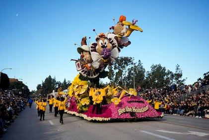 Pasadena le da la bienvenida al año nuevo con su tradicional Desfile de las Rosas.