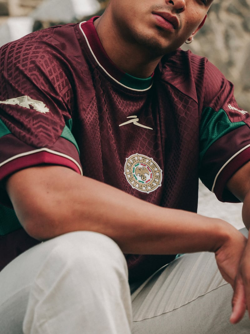 Ya sea amante del futbol, la cultura mexicana, los clásicos de mezclilla o la moda urbana, estas colecciones ofrecen alternativas para encontrar el regalo ideal este Día del Padre