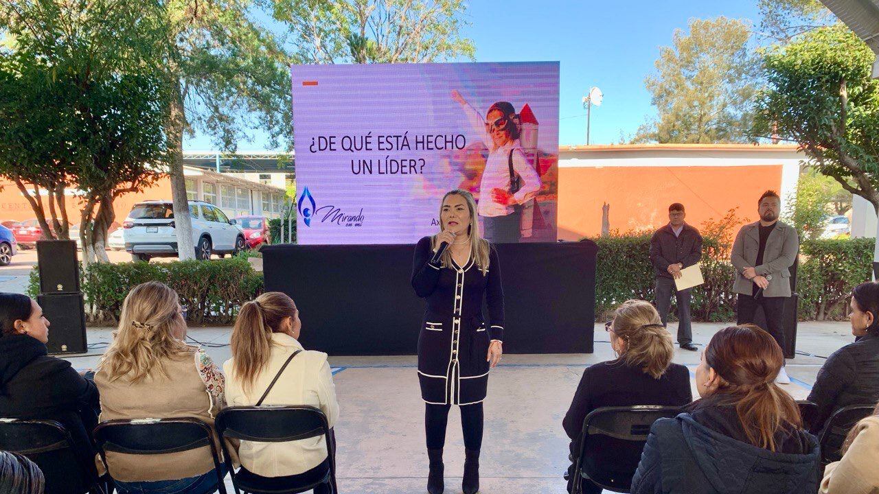 Capacitación a directores de escuelas de educación básica.