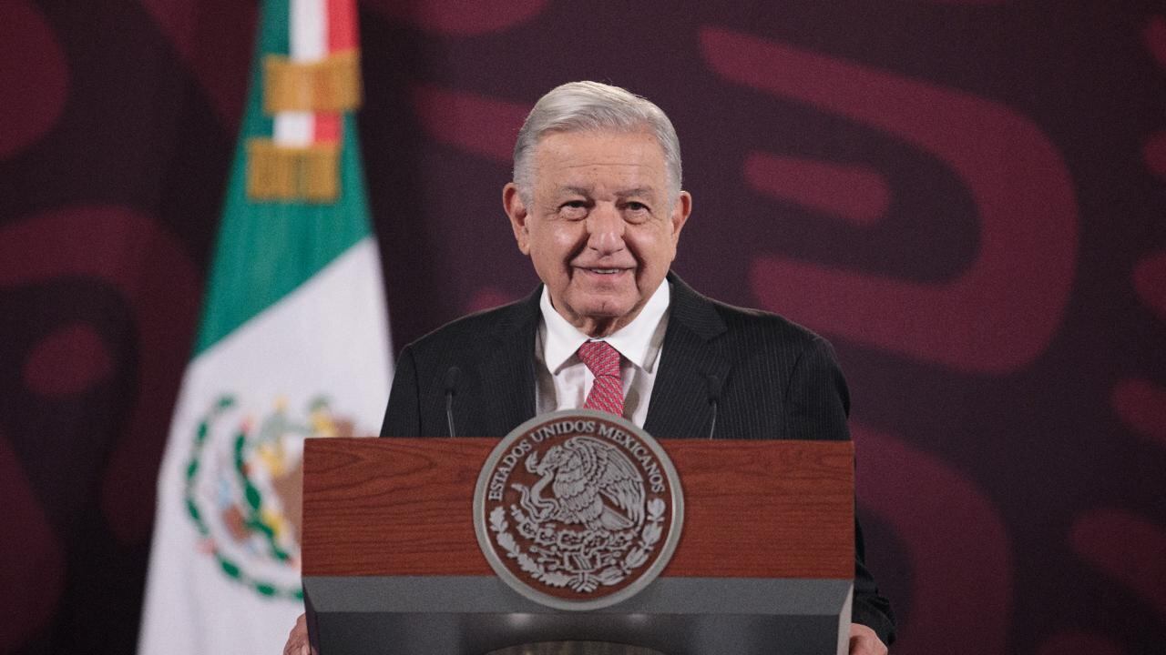 #PolítícaConfidencial AMLO, sin preocuparse por filtraciones telefónicas