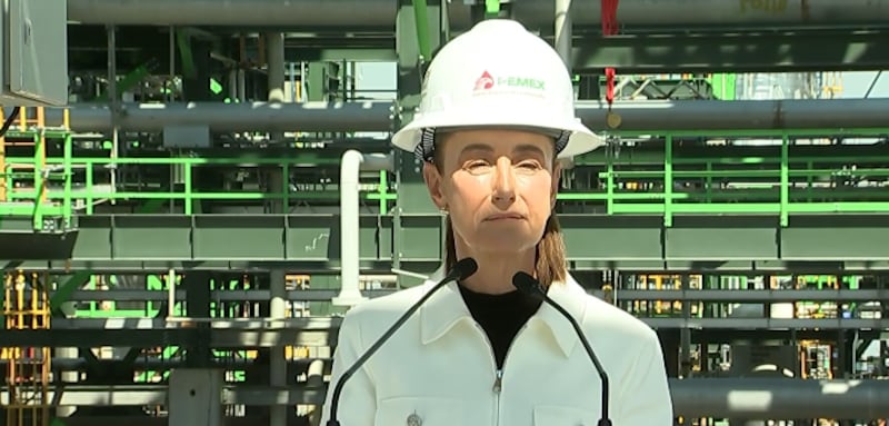Sheinbaum en la refinería de Tula