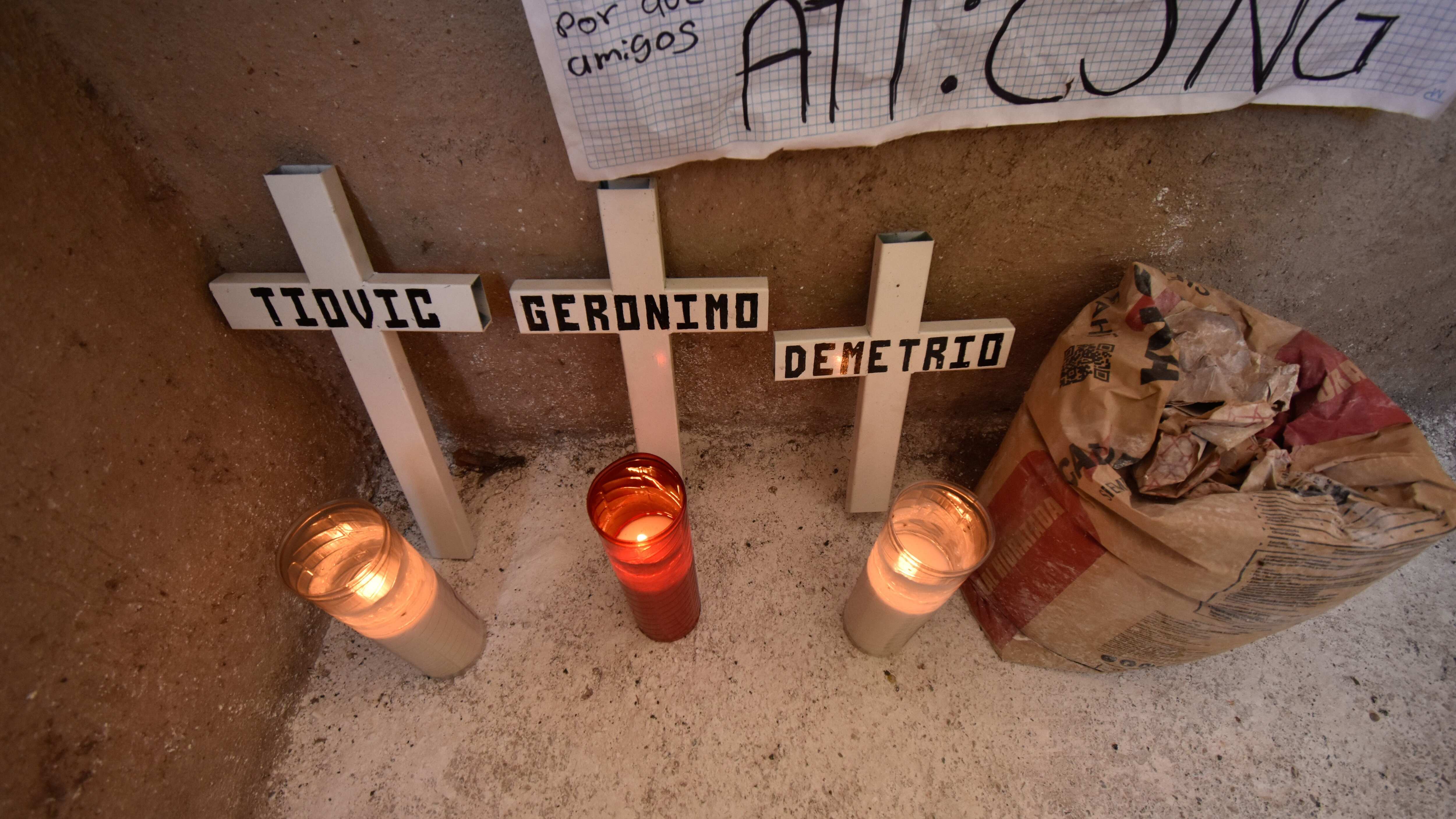 Integrantes de la UPOEG de Chilpancingo señalaron que a un mes de ataque armado a su base en la comunidad de Buenavista de la Salud, en el cual murieron 4 de sus compañeros, no hay avances en las investigaciones. Señalaron que tres días después del ataque les pusieron una cartulina intimidatoria con las siglas del grupo criminal CJNG.