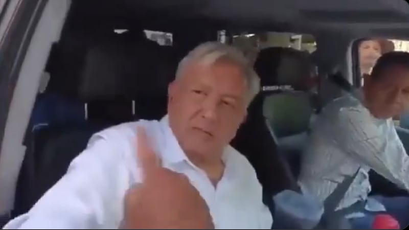 AMLO reaparece en Chiapas durante celebración de su cumpleaños 72 y desata aglomeración