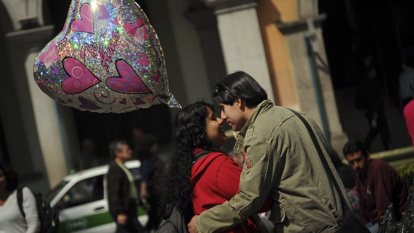 Los festejos de este 14 de febrero dejarán una derrama económica superior a 25 mil millones de pesos; hoteles, restaurantes, bares, flores y dulces son los establecimientos más favorecidos.