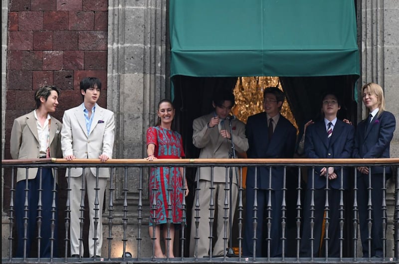 BTS en Palacio Nacional con la presidenta de México