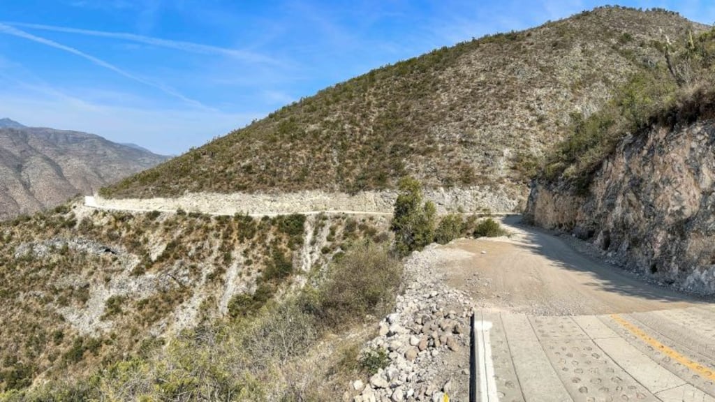 La pavimentación del camino La Noria–Las Palomas en Xichú busca mejorar la conectividad en la Sierra Gorda de Guanajuato.