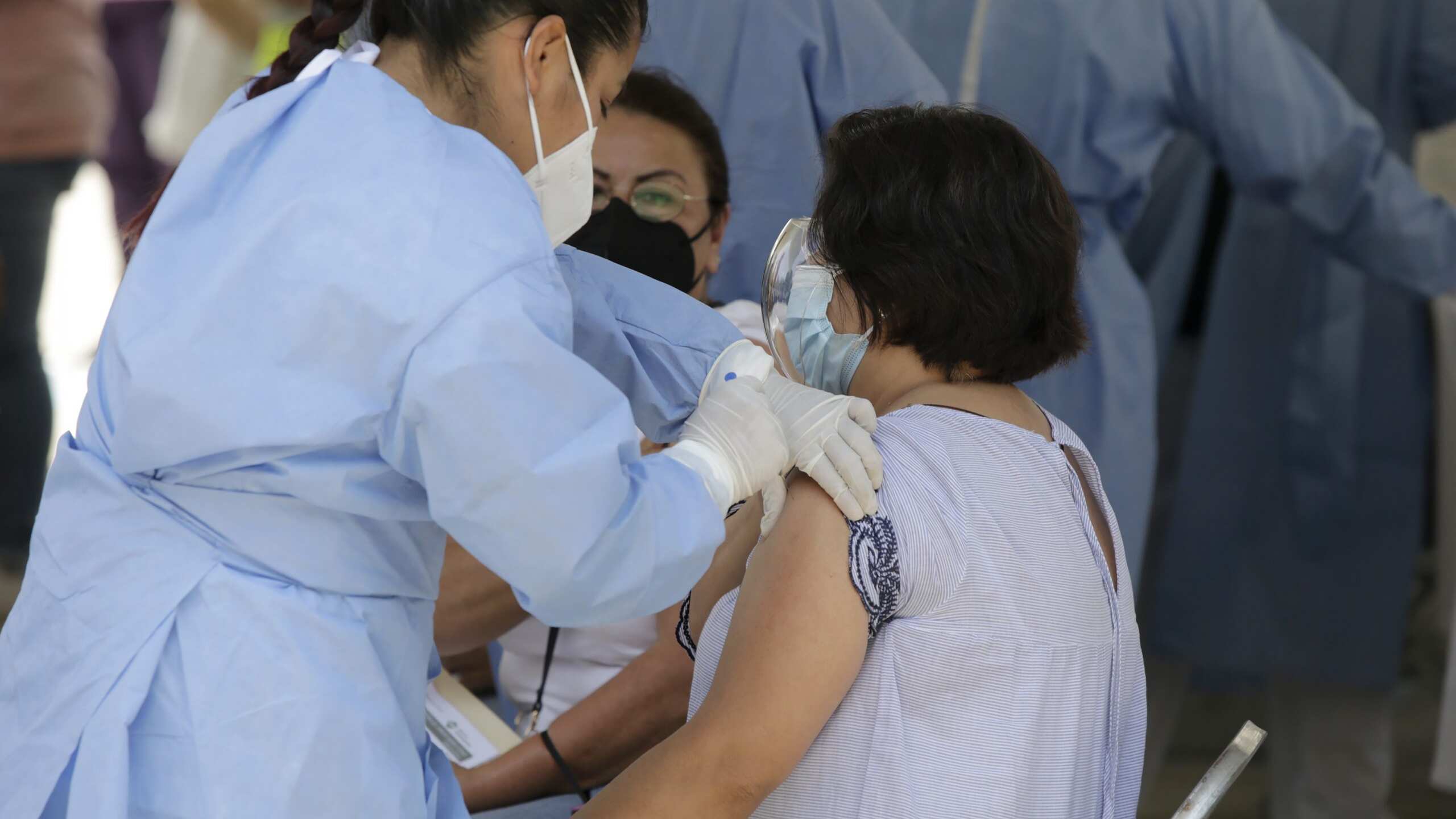 Estas son las sedes para segunda dosis de vacuna a adultos de 60 y más