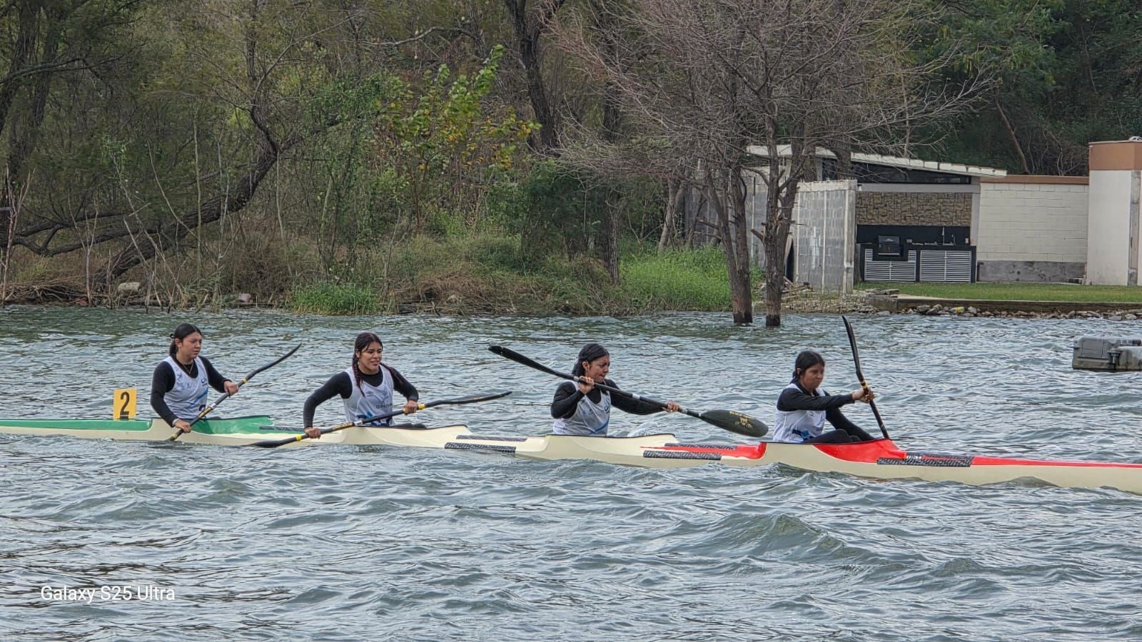 Canotaje queretano logra tercer lugar general en la Regata Nuevo León 2025