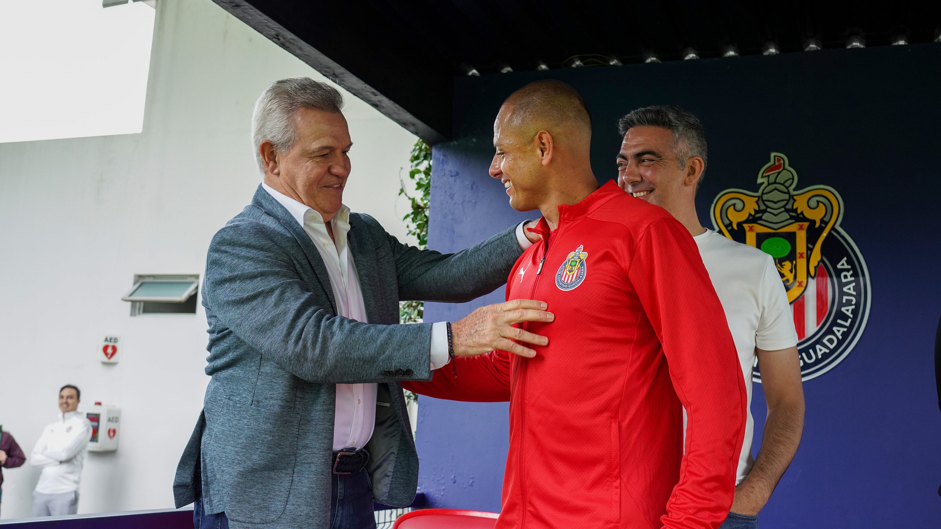 Chicharito Hernández y Javier Aguirre tuvieron un emotivo reencuentro en Verde Valle.