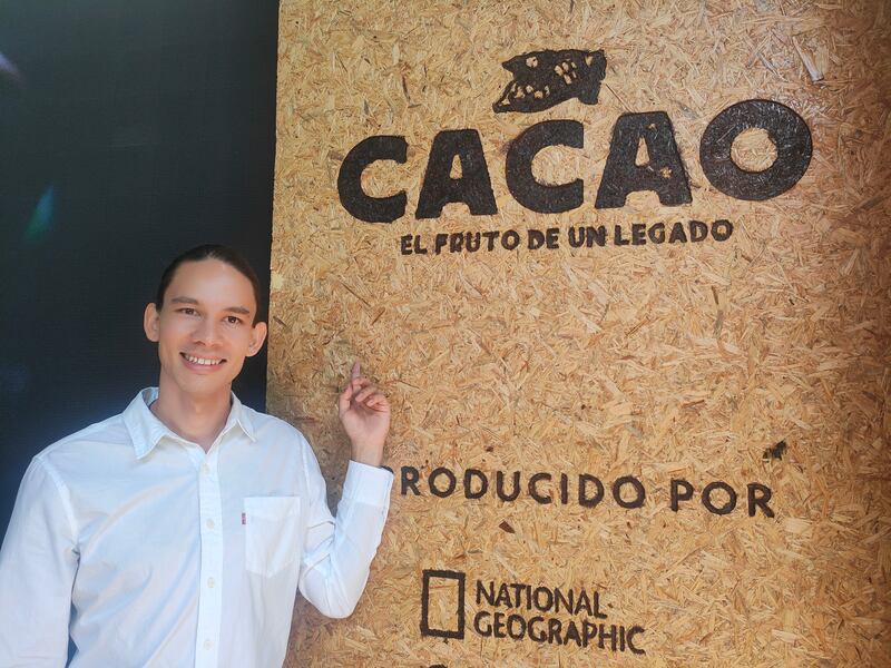 Esta serie se compone de cuatro episodios donde Markus Martínez Burman, fotógrafo documental y explorador de National Geographic, revelará todo lo que hay detrás del cacao