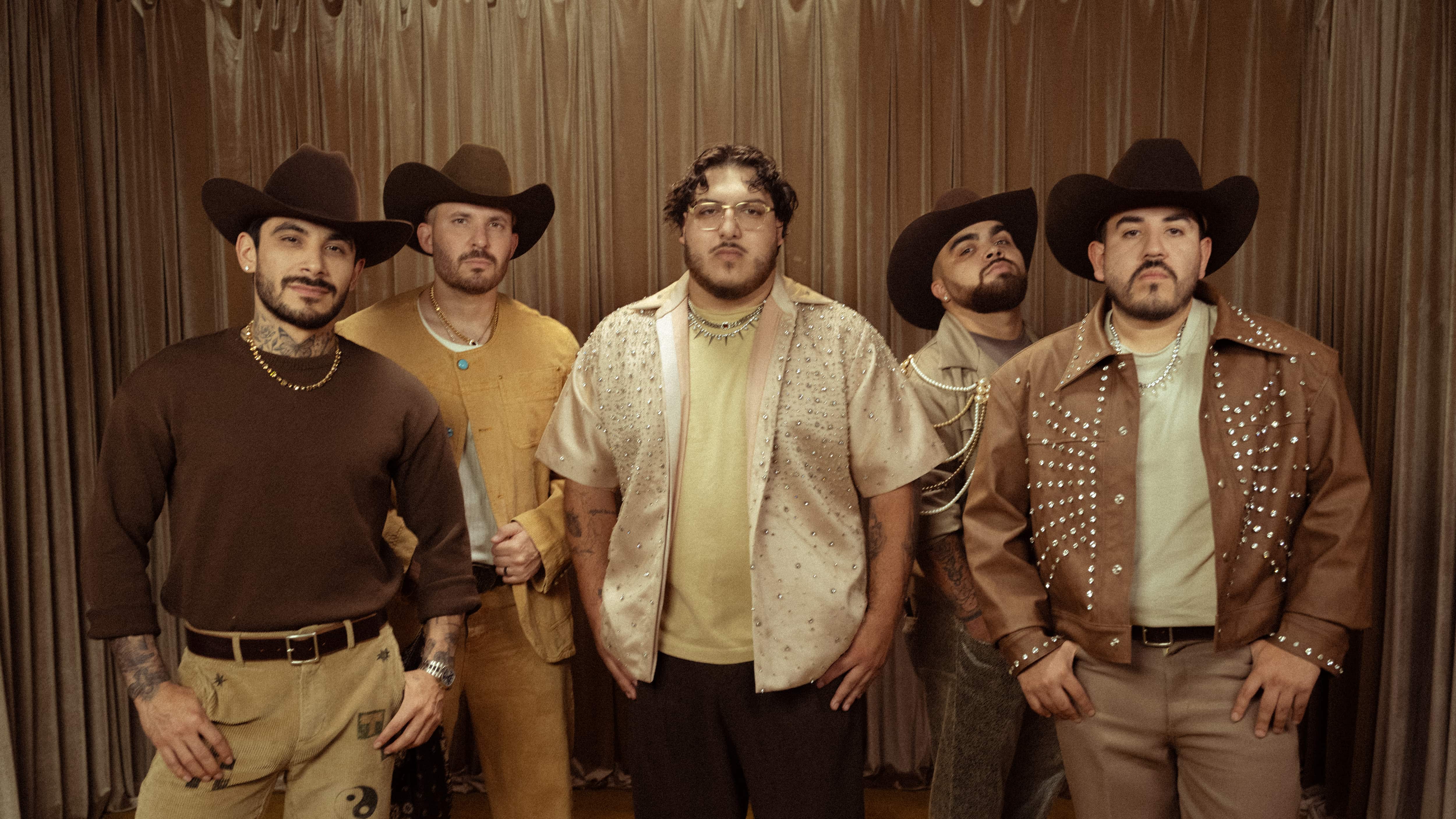 Grupo Frontera confirma su gira internacional ‘Triste Pero Bien C*brón Tour’