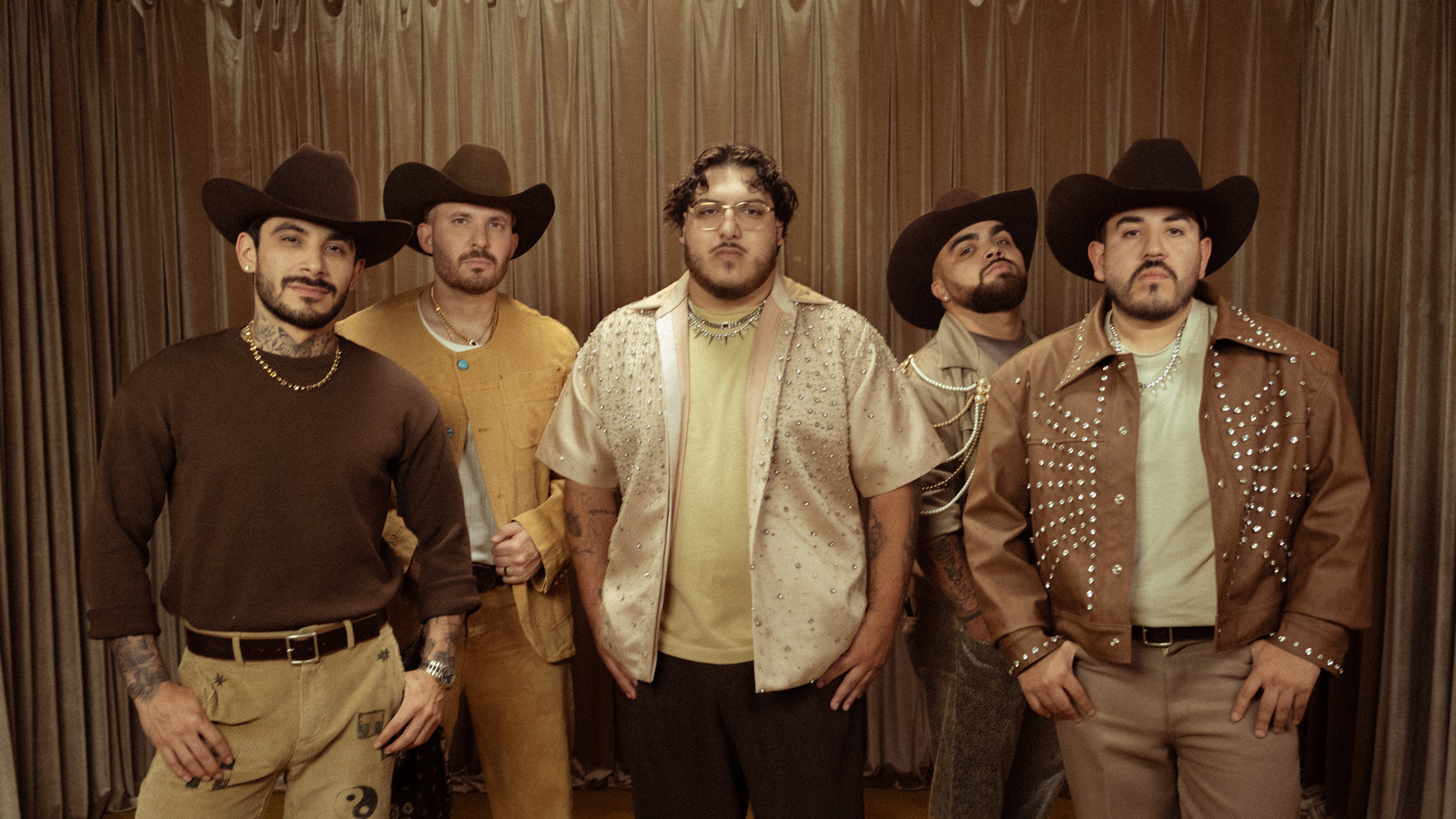 Grupo Frontera confirma su gira internacional ‘Triste Pero Bien C*brón Tour’