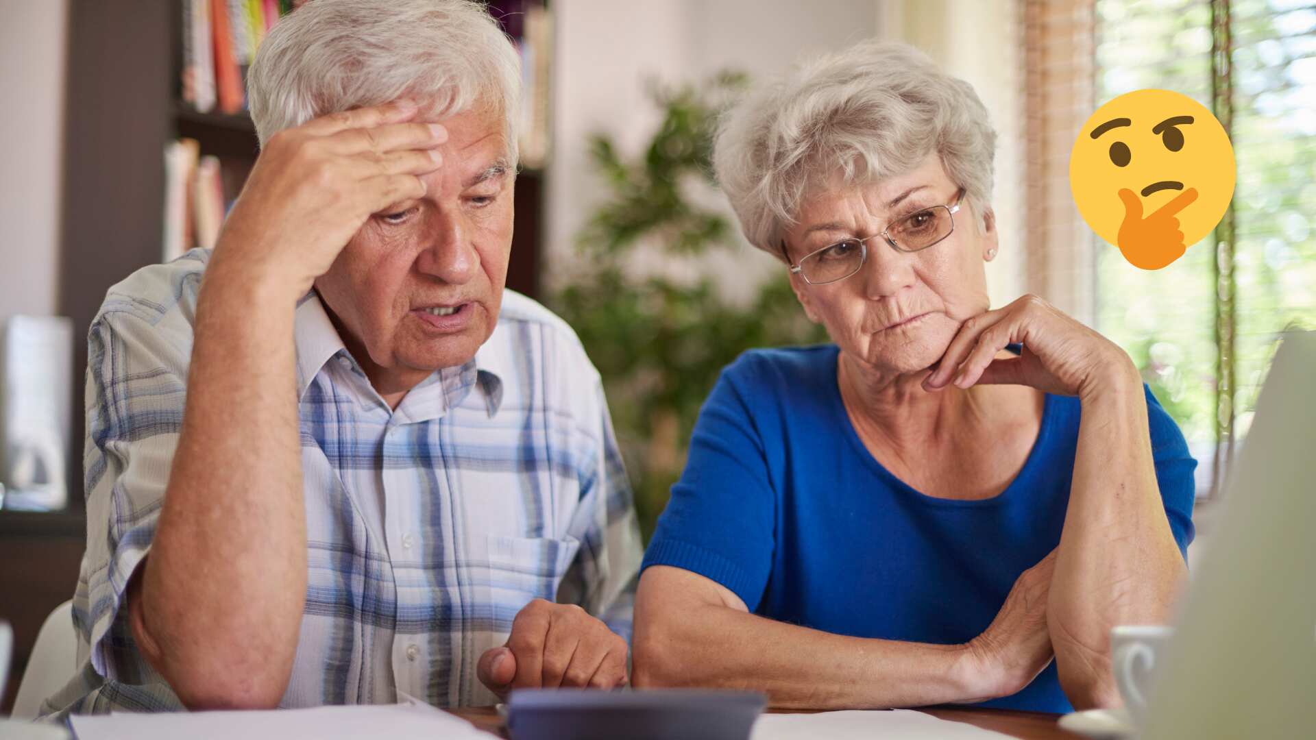 El SAT otorga excepciones fiscales a las personas que están inscritas al programa Pensión Universal para Adultos Mayores.