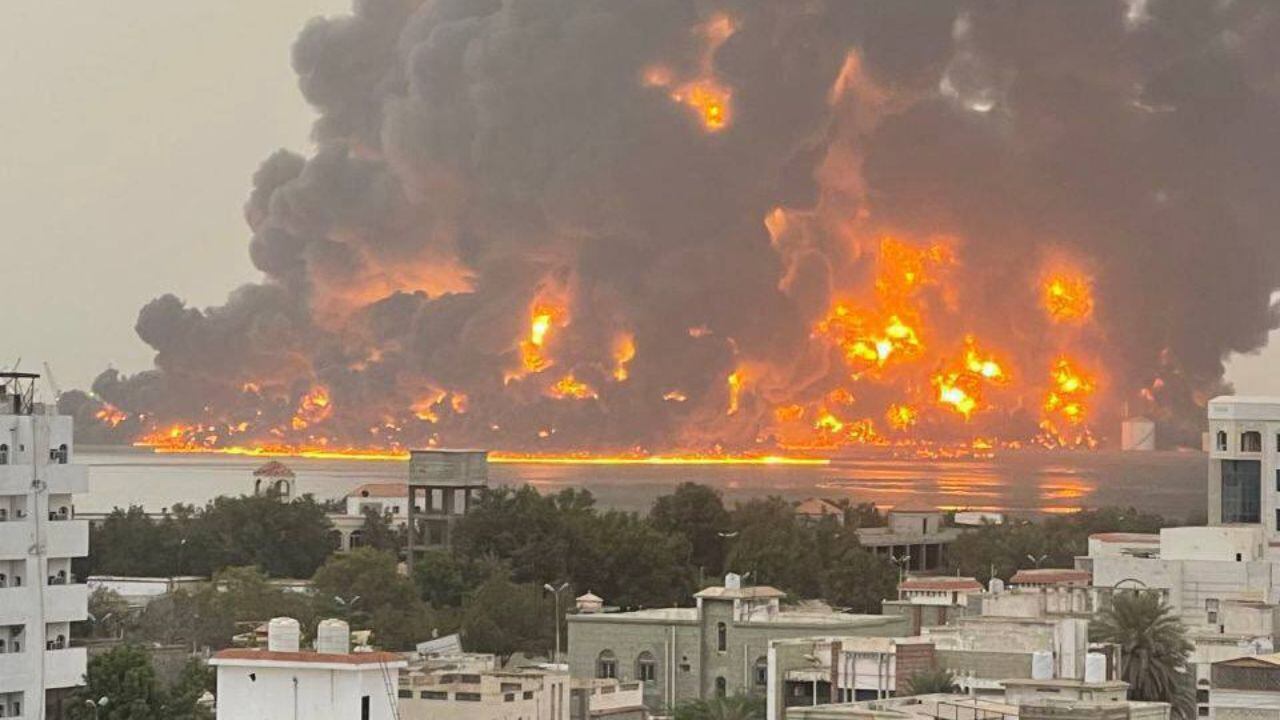 Israel bombardea la ciudad portuaria de Hodeida en Yemen