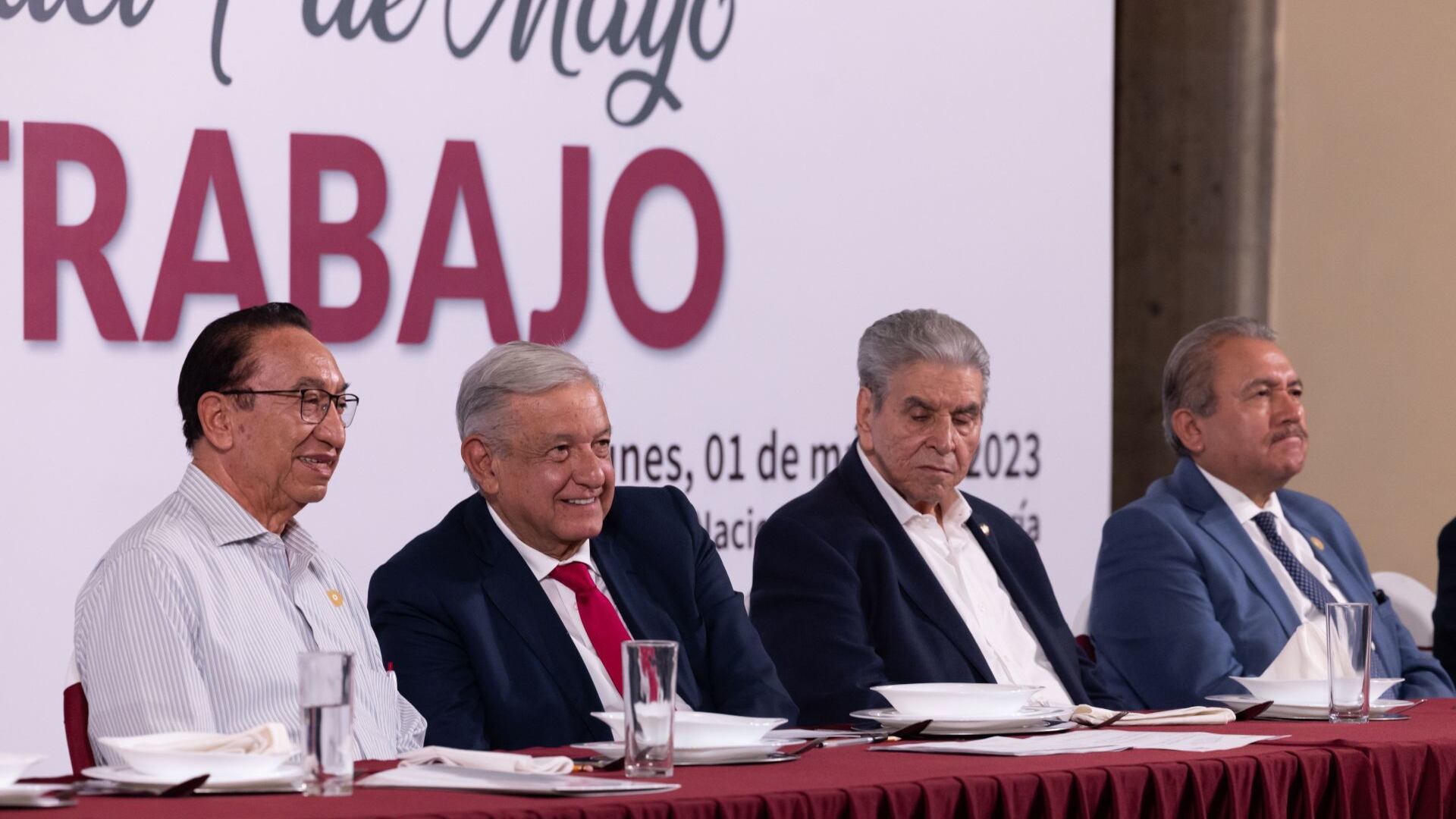 #PolíticaConfidencial AMLO y la vanguardia laboral en Palacio Nacional