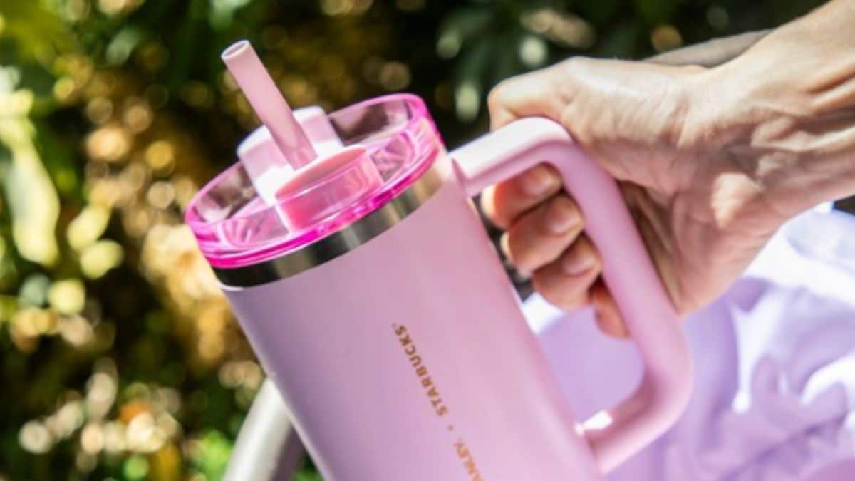 Revenden vaso Satanley rosa de Starbucks en casi siete mil pesos