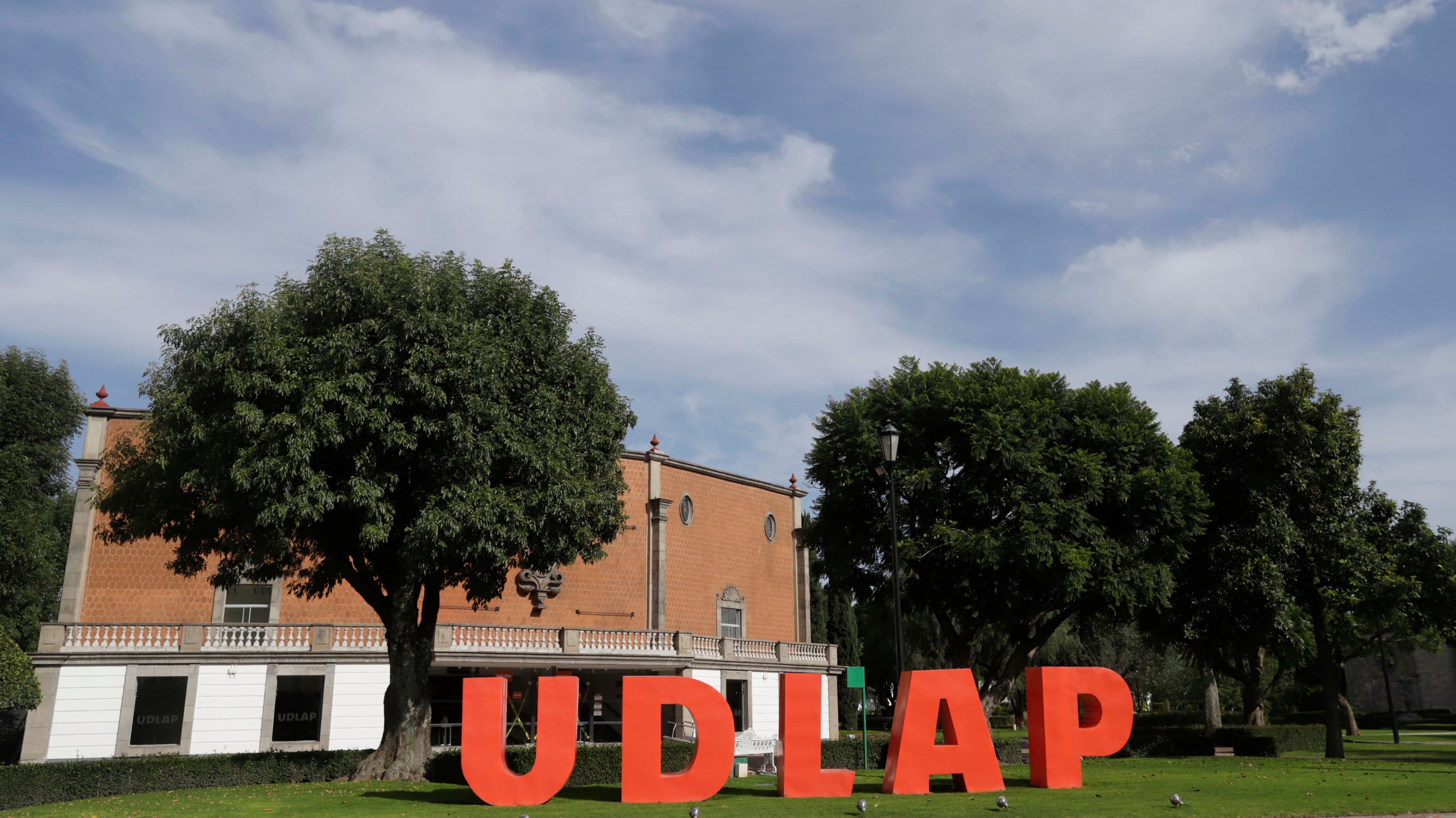 Devuelven control de la Udlap a familia Jenkins