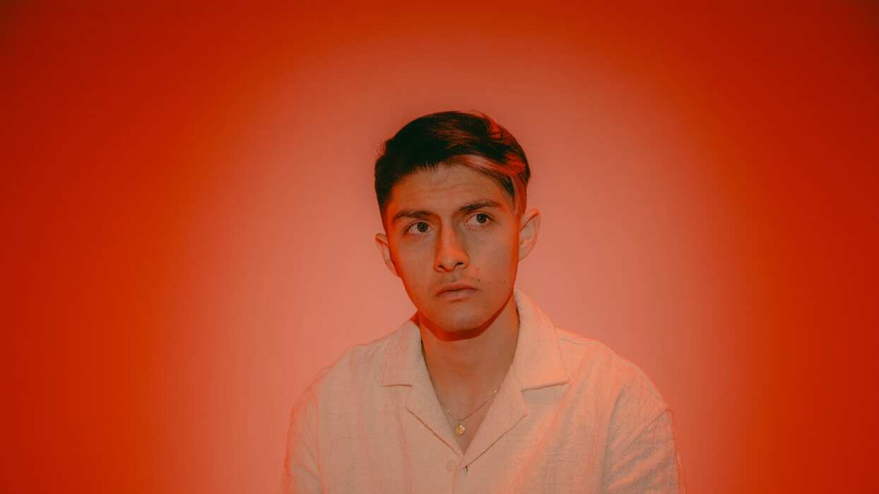 Alex Ponce estrena su nuevo sencillo “Traición”