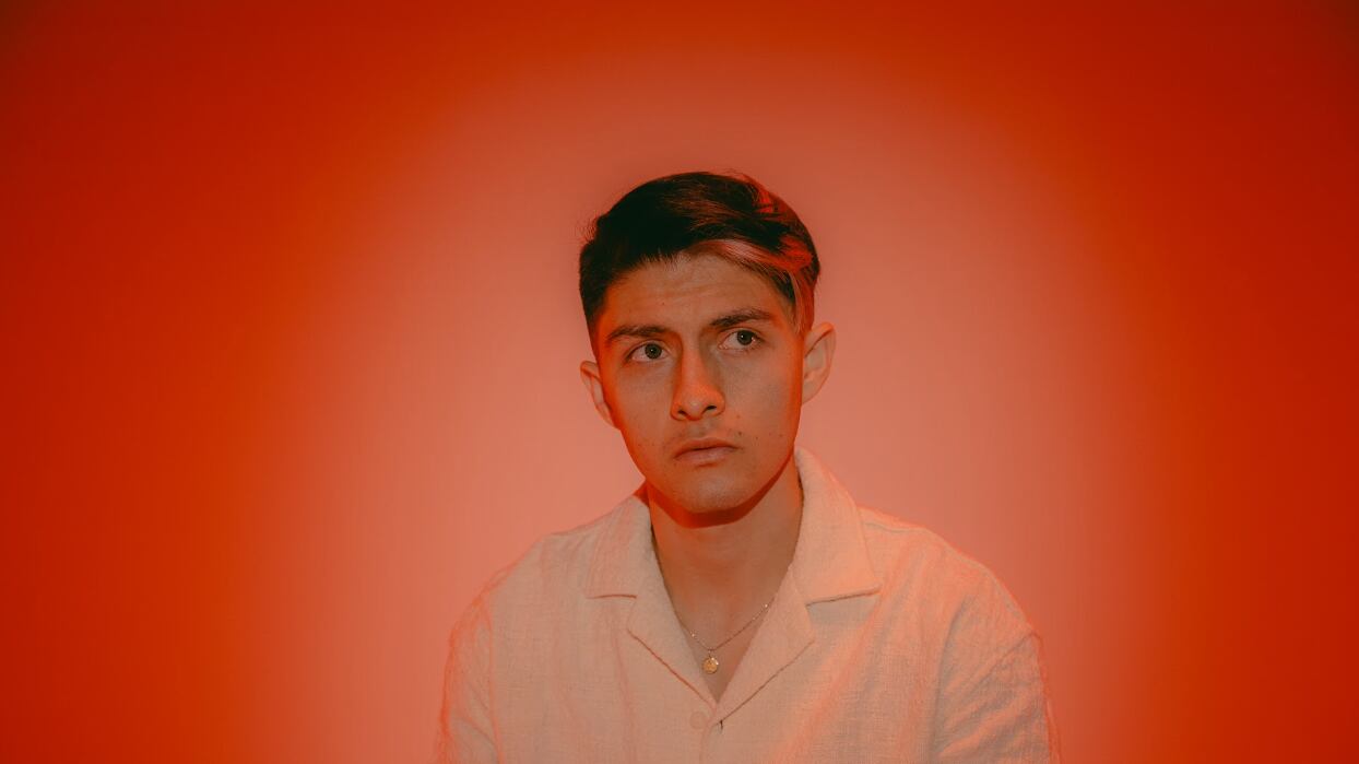 Alex Ponce estrena su nuevo sencillo “Traición”