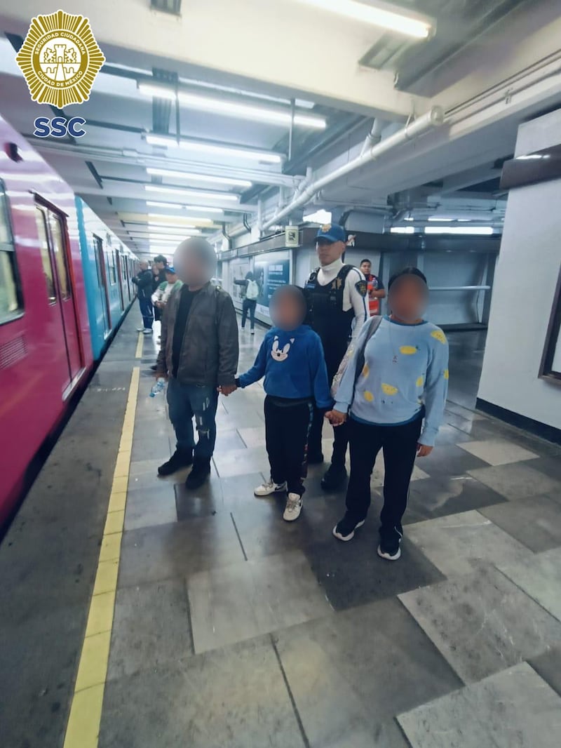 Policías del Metro Ciudad Deportiva salvan a niña