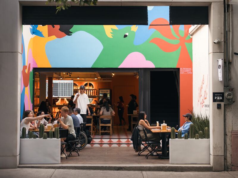 Disfruta auténtica cerveza hecha en México y un innovador menú fusión chino-tijuanense