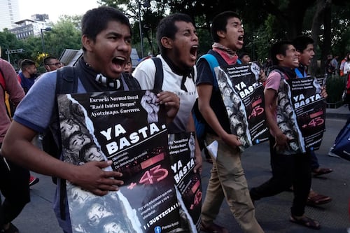 Familias de los normalistas de Ayotzinapa piden boicotear el proceso electoral en México