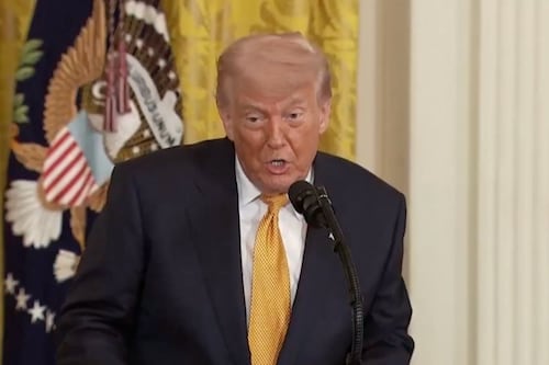 Donald Trump amenaza a Irán: “Podría volarlo por los aires” si no hay acuerdo