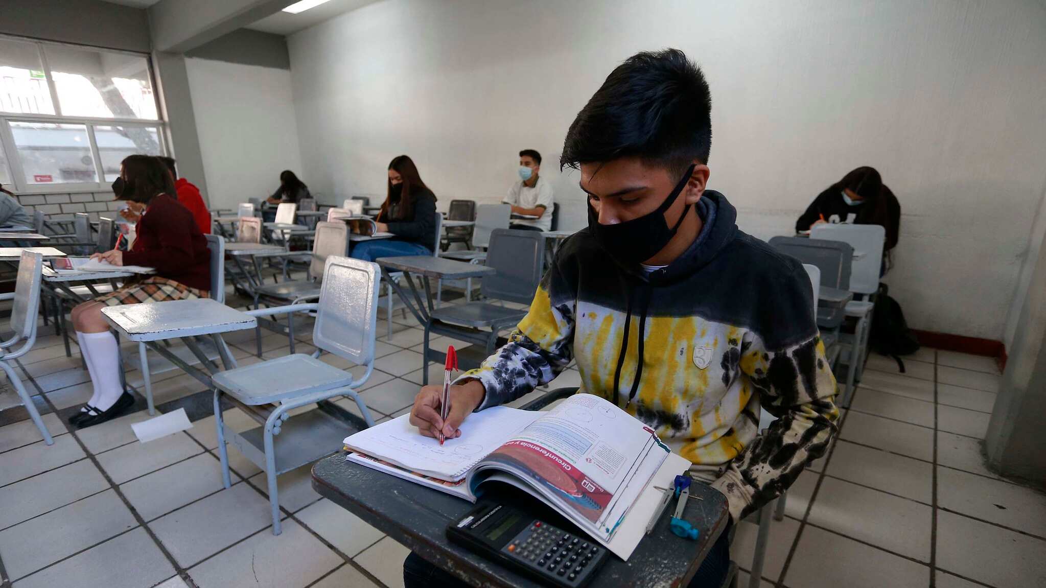 El gobernador se reunió con el rector de la UdeG y se acordó que el volver a clases es impostergable.