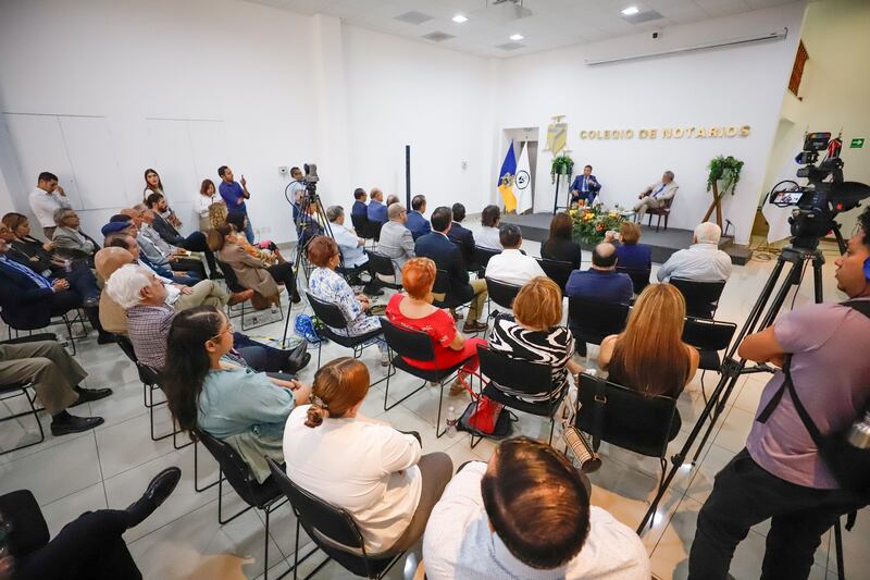 Lemus presenta propuestas y compromisos para fortalecer el sector notarial