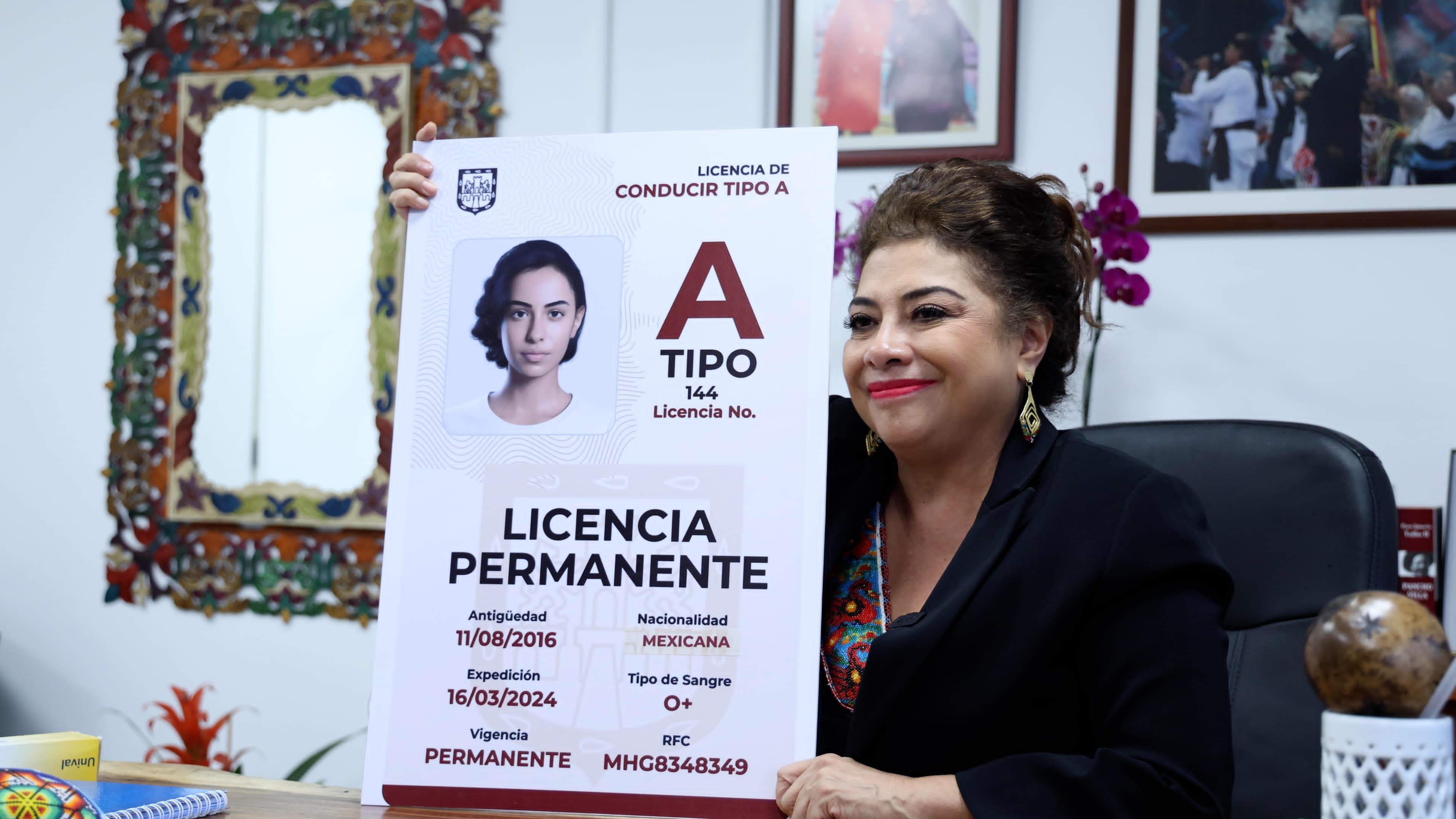 Clara Brugada implementará licencia permanente de manejo en CDMX