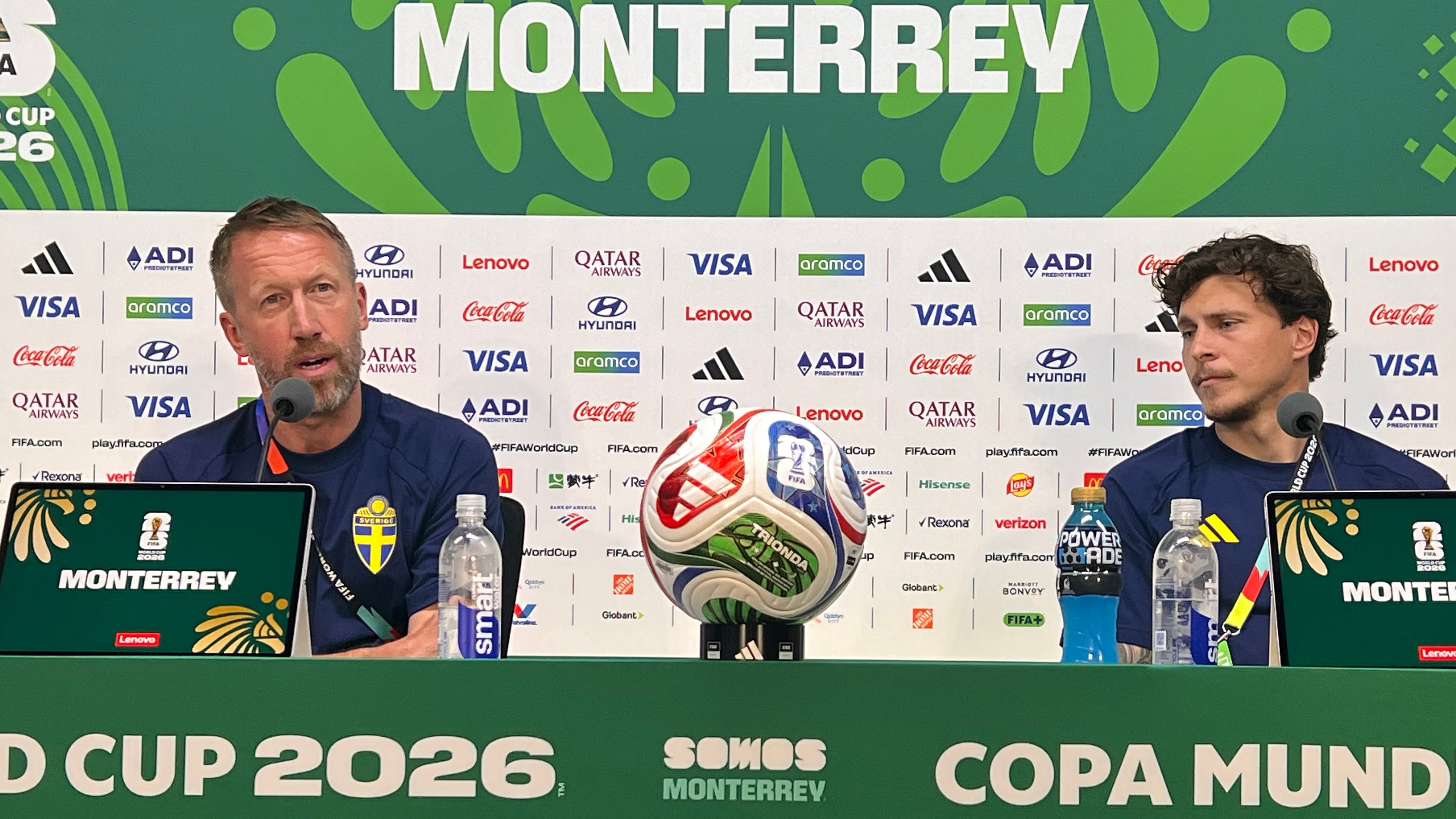 Graham Potter, DT y Nilsson Lindelöf, capitán de Suecia.