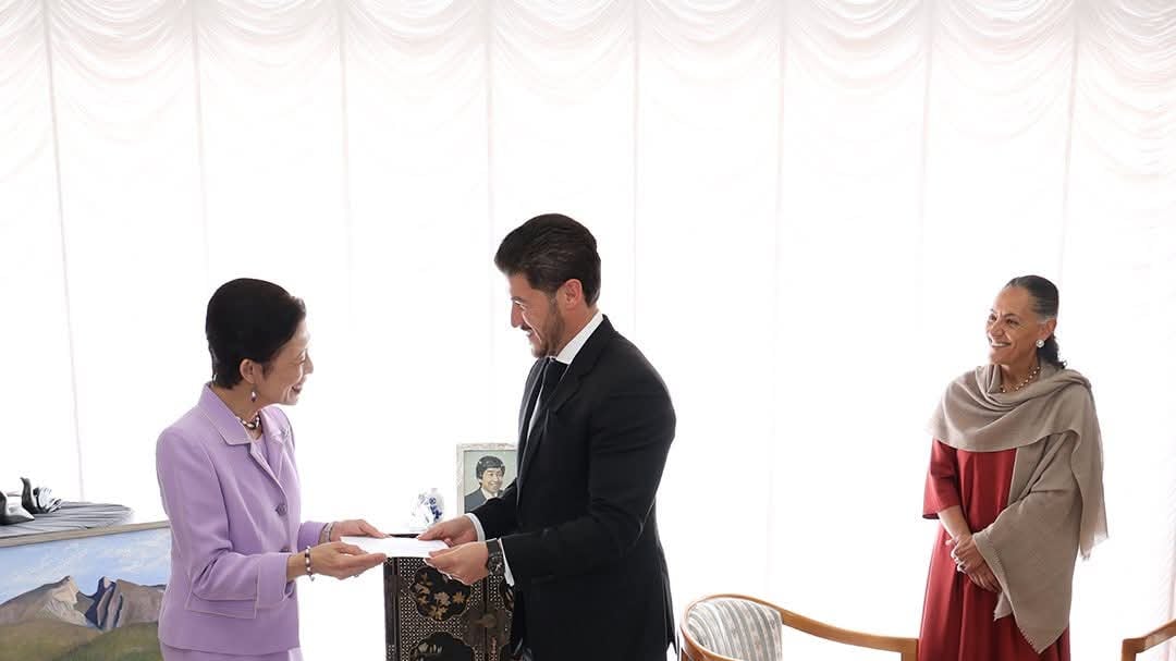 La monarca japonesa se entrevistó con el gobernador Samuel García en abril