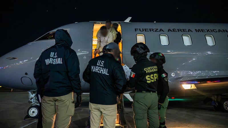 La entrega de 37 fugitivos mexicanos a Estados Unidos se dio bajo un acuerdo específico entre ambos países