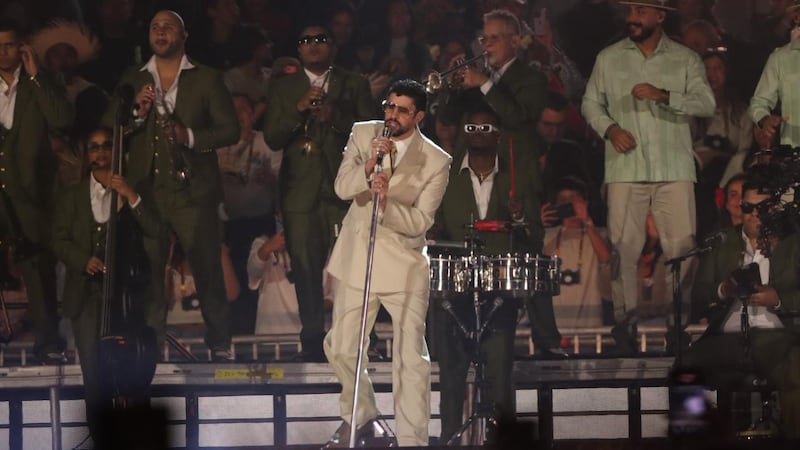 Bad Bunny festeja la unión de Puerto Rico y México con su gira ‘Debí Tirar Más Fotos’