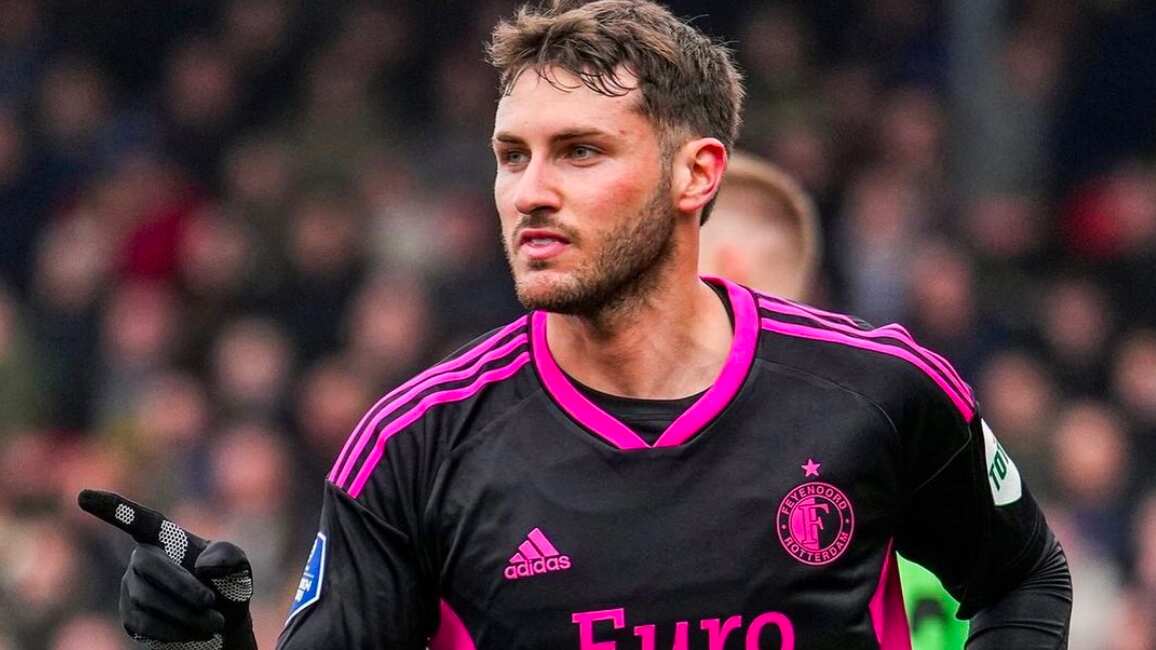 Santiago Giménez suma 20 goles con el Feyenoord.