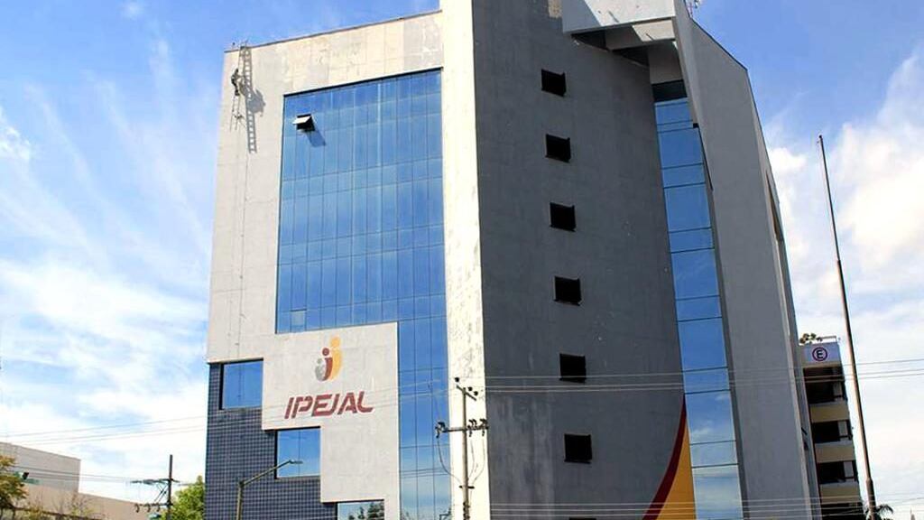 Ayón se quedará detenido en tanto se retoma la audiencia de vinculación a proceso. Lo relacionan con anomalías en el tema de las anomalías de IPEJAL.