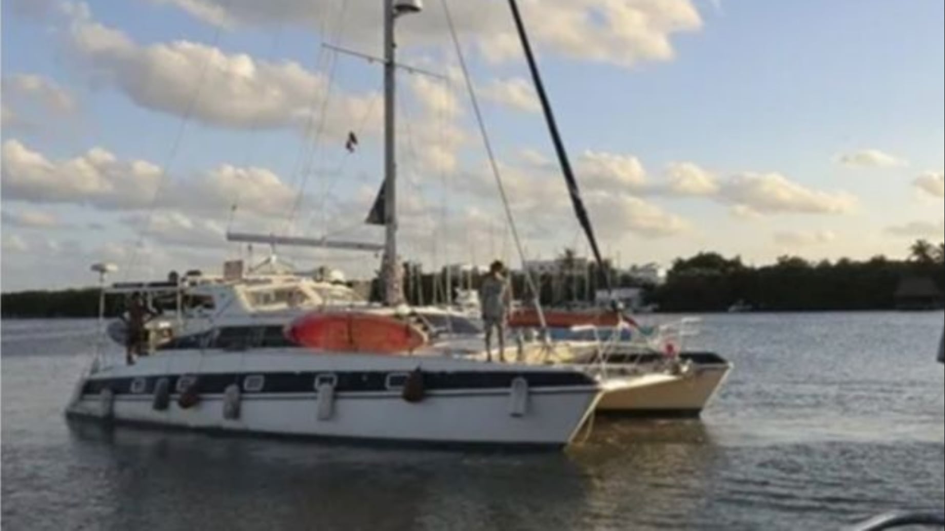 Embarcación a la deriba