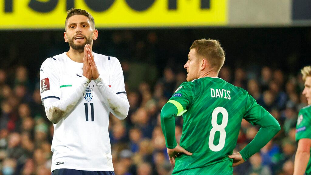 La Selección de Italia no pudo concretar la clasificación directa al Mundial de 2022 lo que le despejó el camino a Suiza. Inglaterra también se sumó a la lista de invitados
