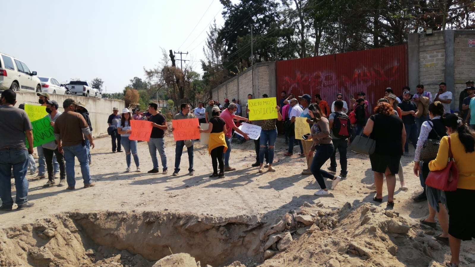 El desalojo estaba programado a las 10:00 horas de este jueves, pero la suspensión provisional llegó justo a tiempo para evitarlo.