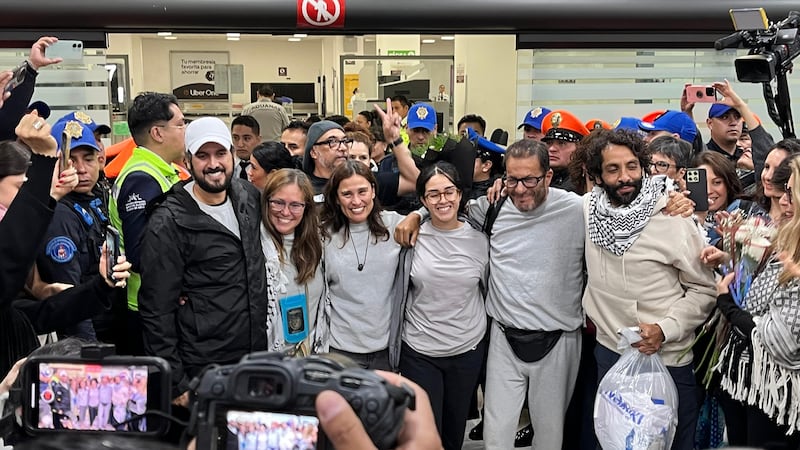 De Israel a México: Aterrizan en el AICM los seis mexicanos de la Flotilla Global Sumud