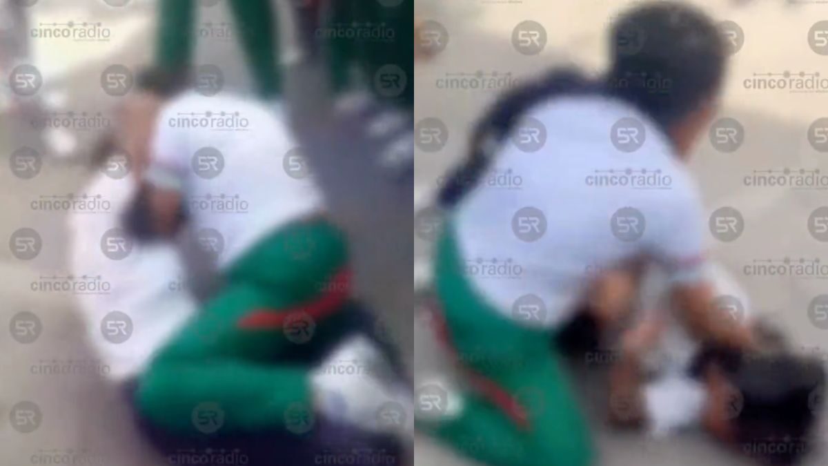 Captan en video a alumnas de secundaria peleando en Tlaxcala.