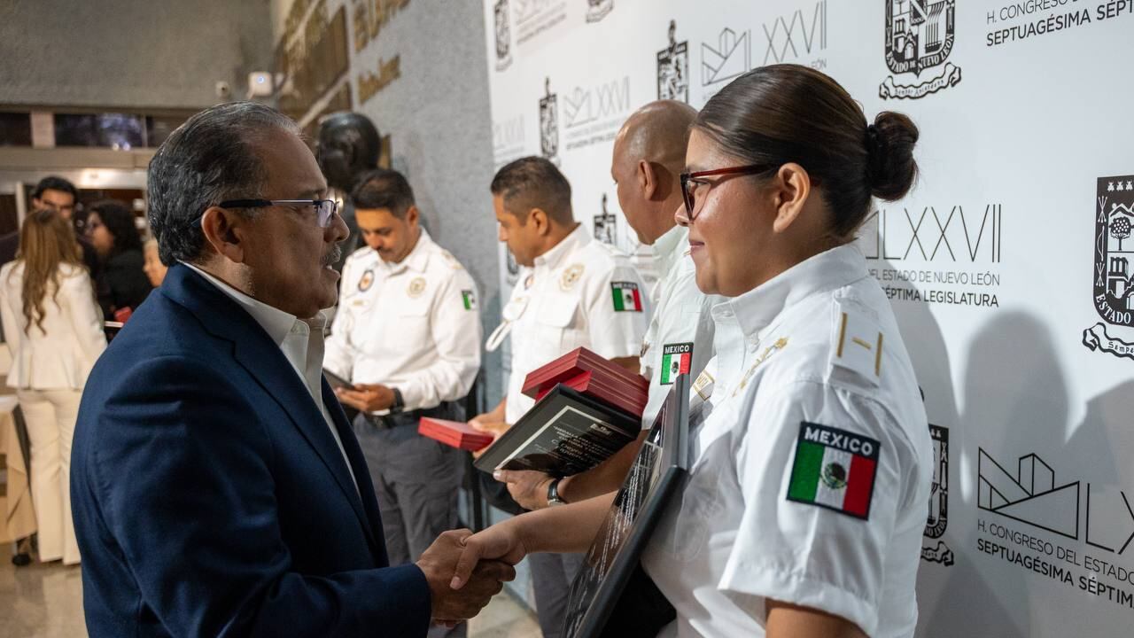 Mijes destacó el equipamiento de la policía municipal.