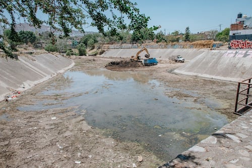 GDL suma cuatro toneladas de escombro extraído en pasos a desnivel de cara a las lluvias
