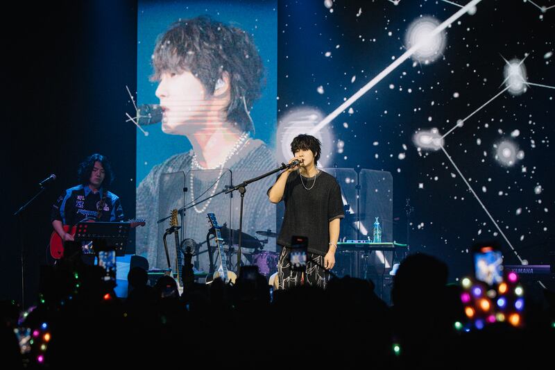 El idol coreano suma a la fuerza del K-pop en el país.