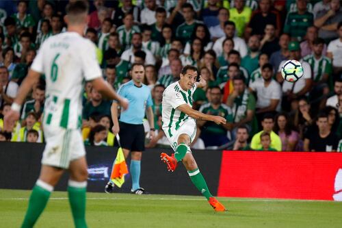 Guardado juega los 90 minutos en goleada al Betis
