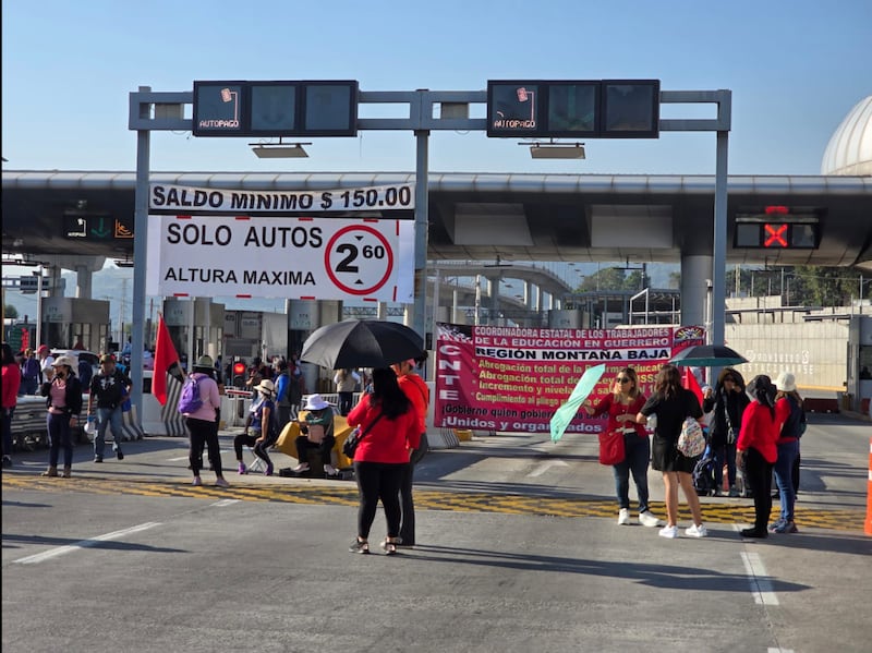 CNTE toma de casetas
