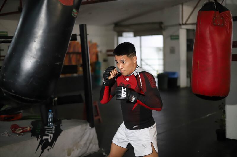 Médico del IMSS debutará como peleador en la UFC