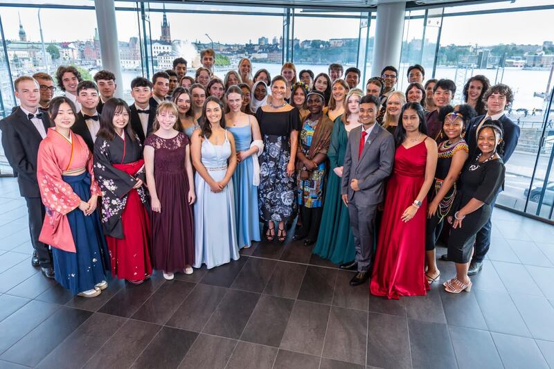 Finalistas del Premio Junior del Agua de Estocolmo 2023 con la Princesa Victoria de Suecia.